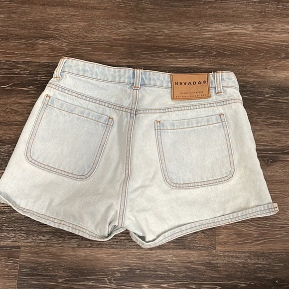 Light blue Nevada Jean shorts - Picture 3 of 3